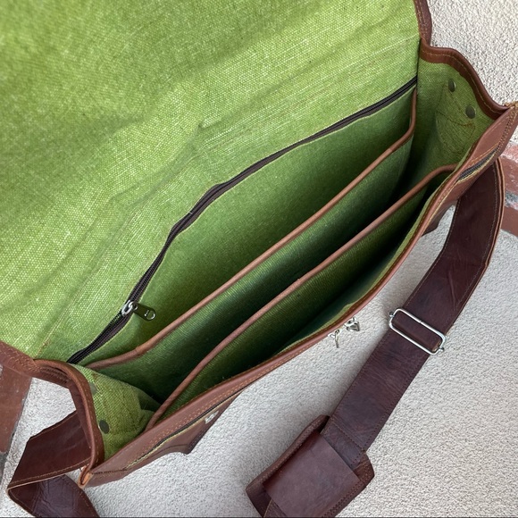 Handcrafted Artisan • Goat Leather Laptop/Book Messenger Bag - Picture 8 of 9